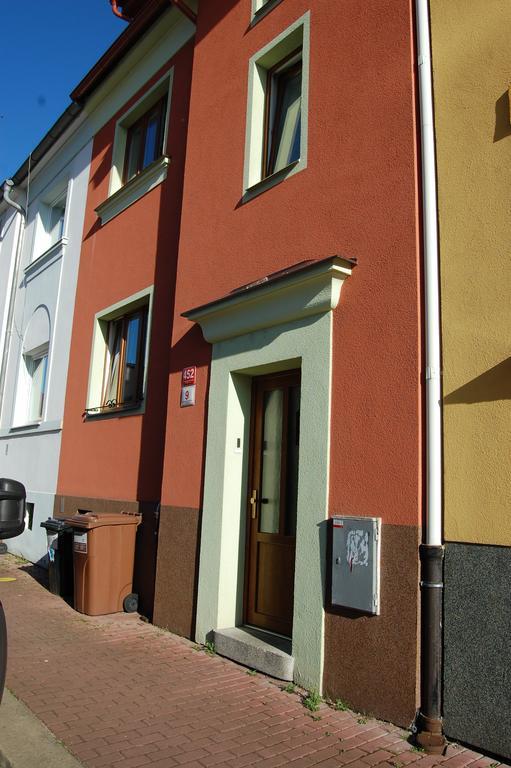 Apartment In A Red House With Garden Ceske Budejovice Eksteriør bilde