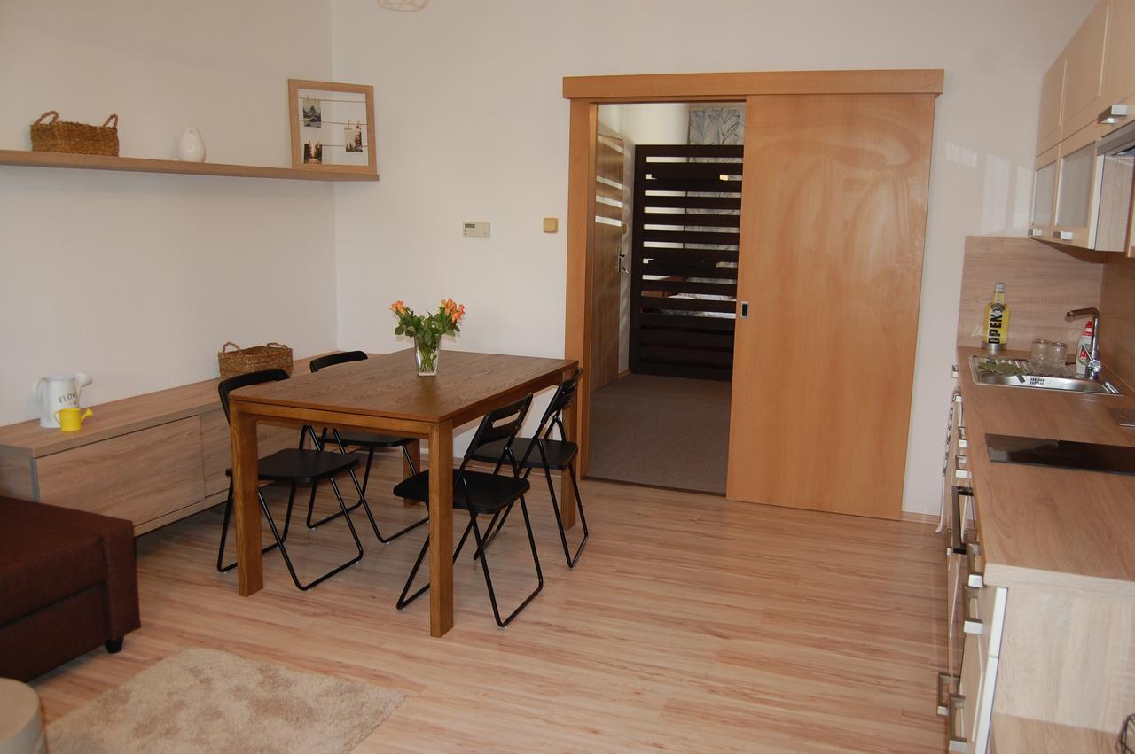 Apartment In A Red House With Garden Ceske Budejovice Eksteriør bilde